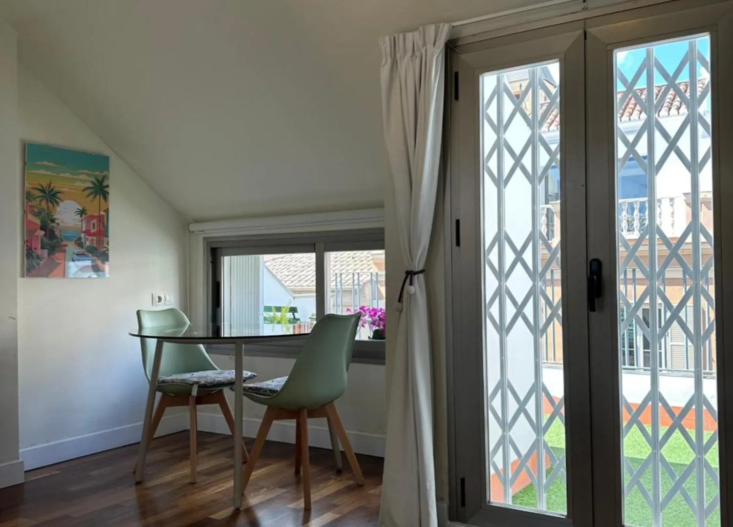Luxury Apartment 3 contacts